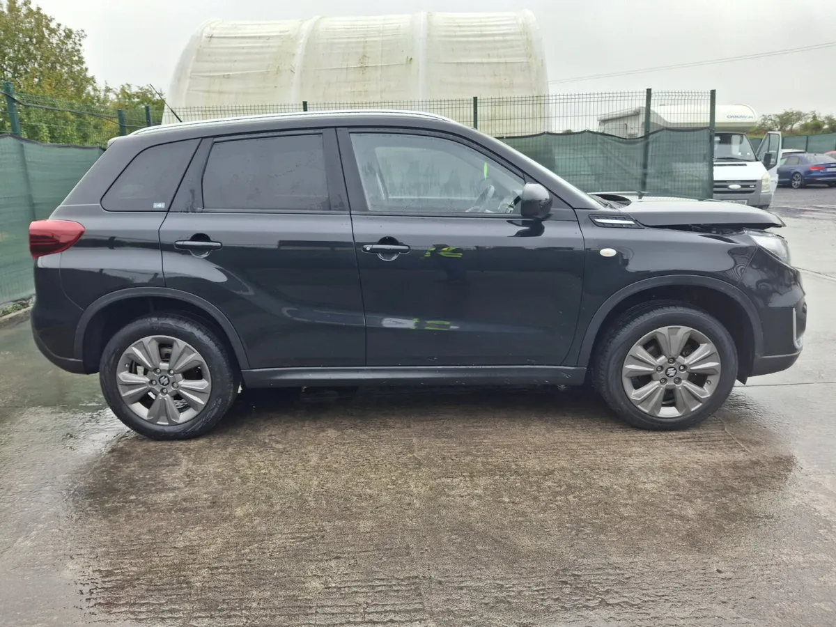 231 Suzuki Vitara  1.4 Petrol  Hybrid - Image 4