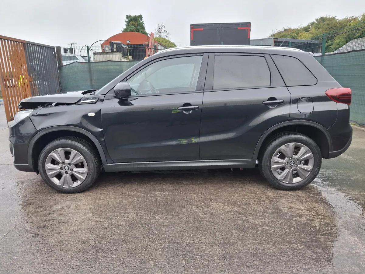 231 Suzuki Vitara  1.4 Petrol  Hybrid - Image 2