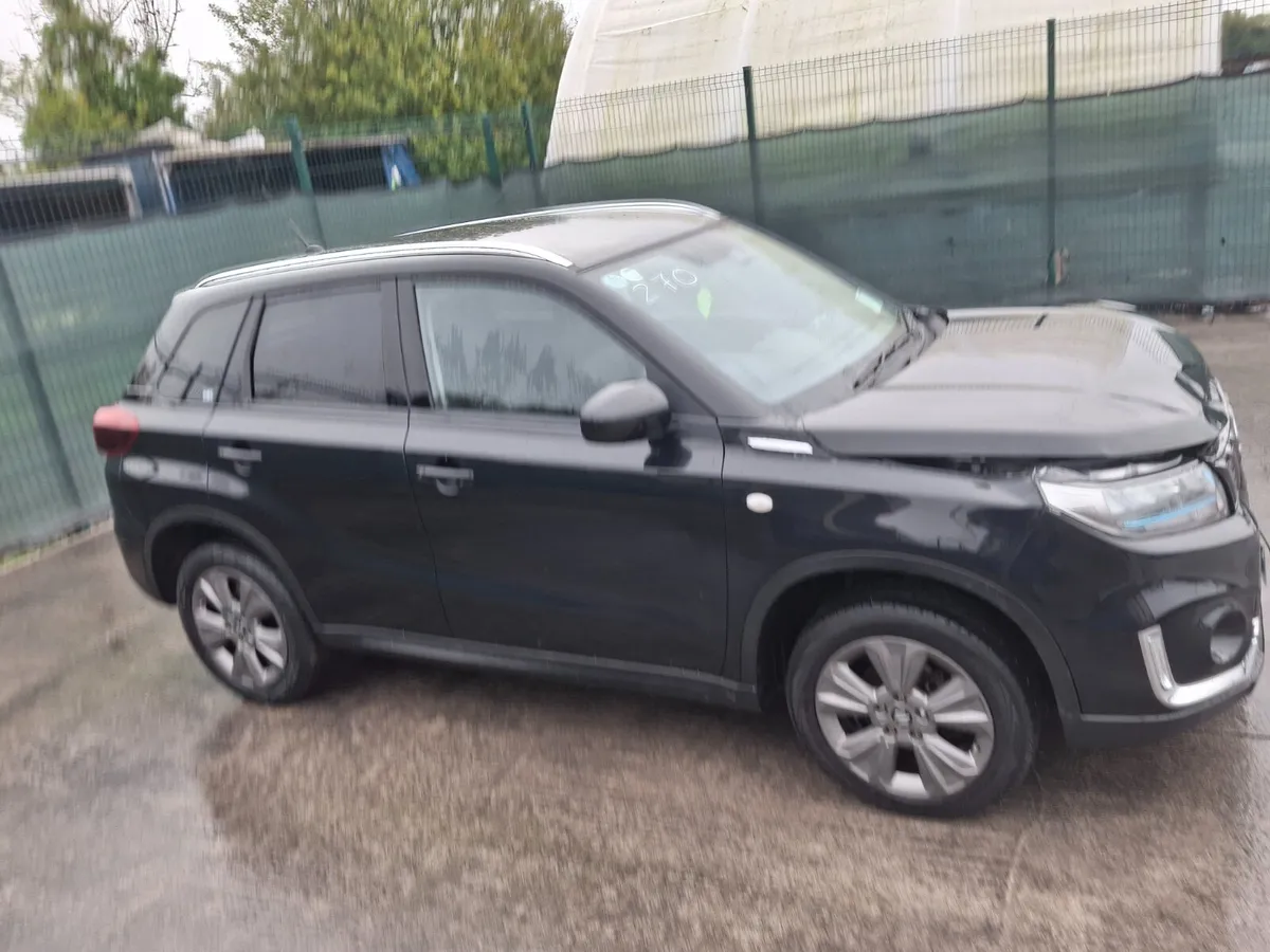 231 Suzuki Vitara  1.4 Petrol  Hybrid - Image 3