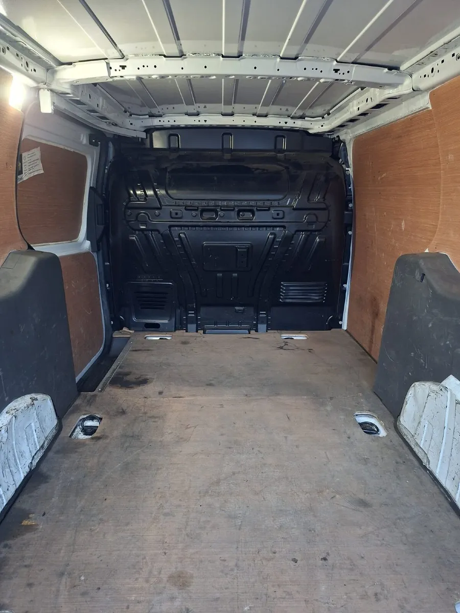 Ford Transit Connect 2023 - Image 4