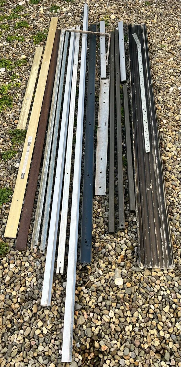Bundle of aluminium profiles - Image 1