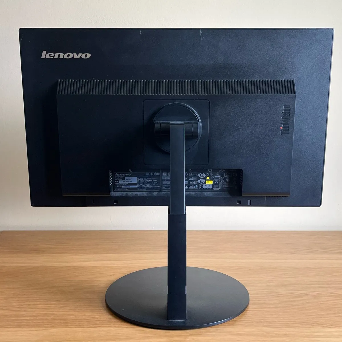 Lenovo ThinkVision Monitor Screen 24” - Image 2