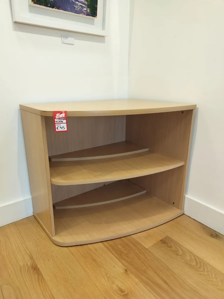 Corner Unit with Shelf