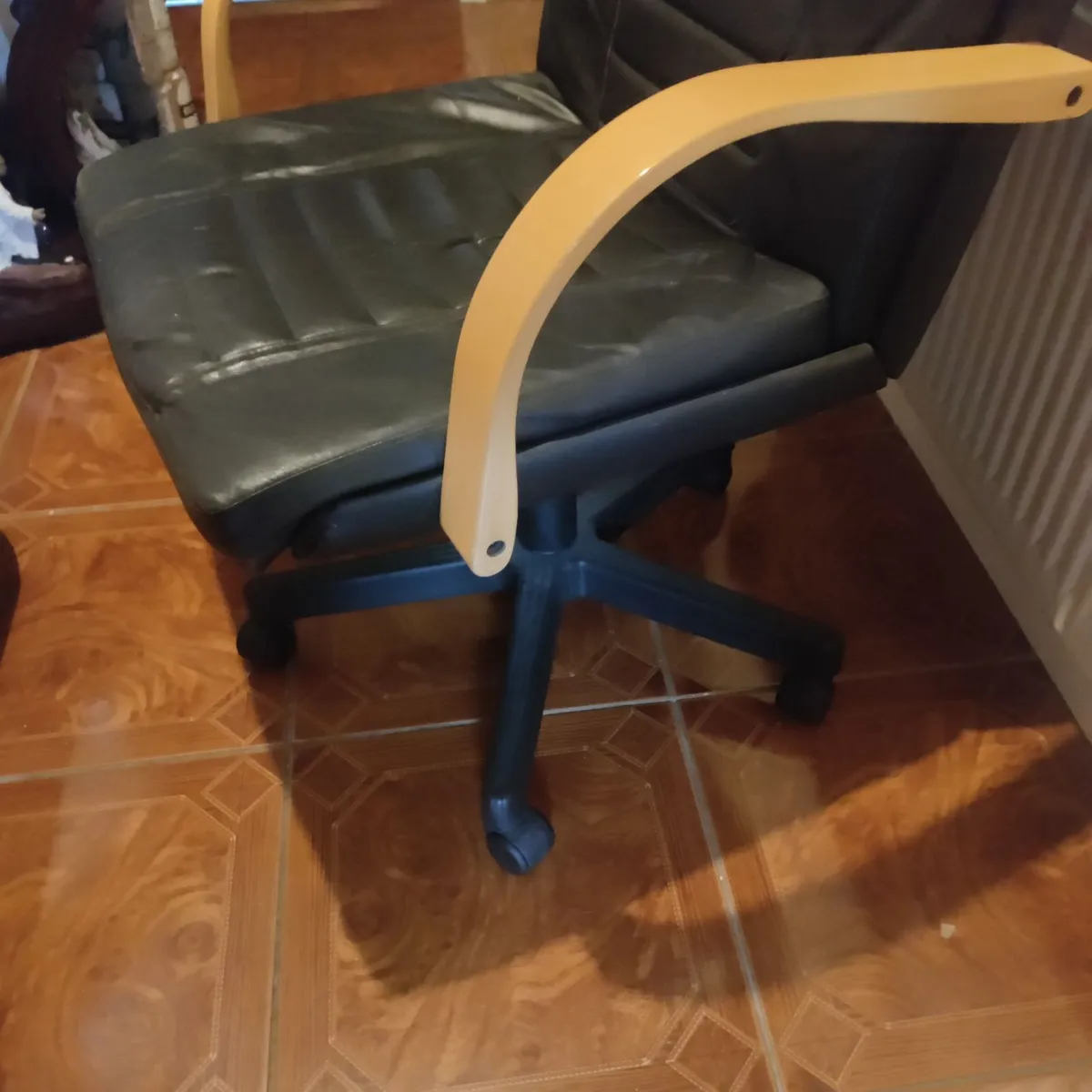 Office chair - Image 2