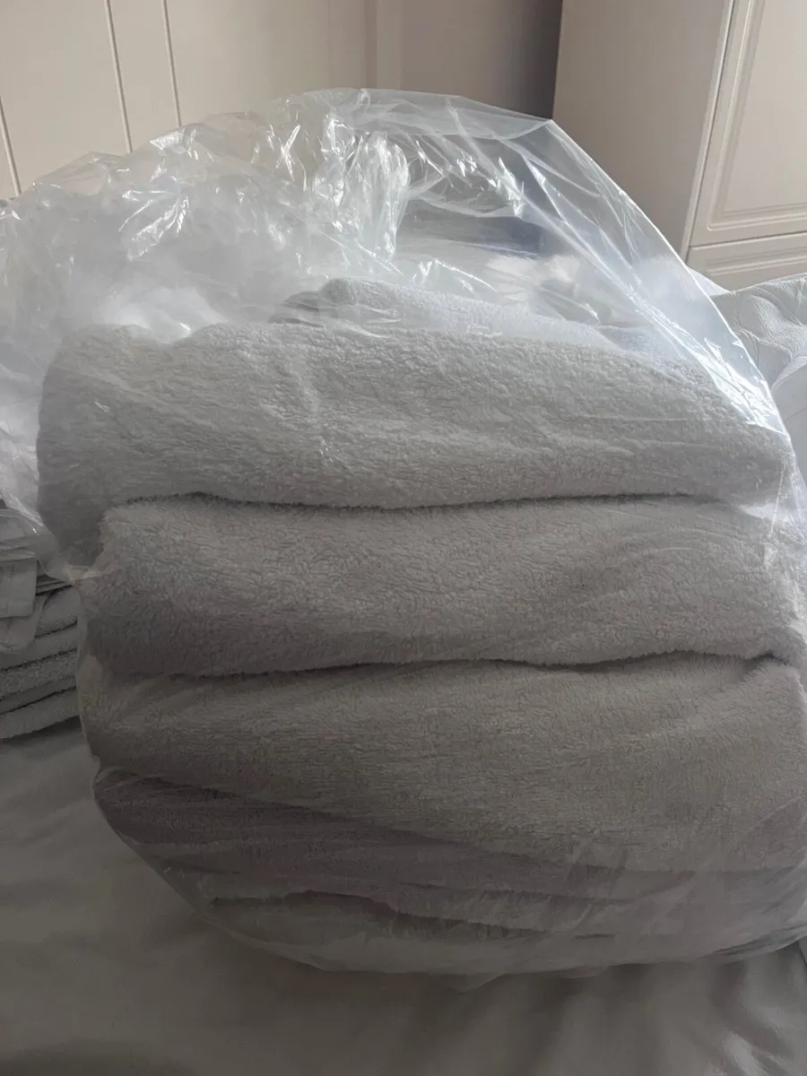 House hold air b&b bedding clearance - Image 2