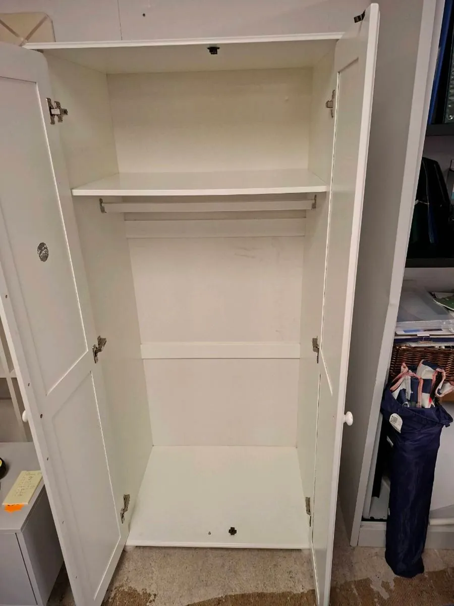 WHITE WARDROBE - Image 2