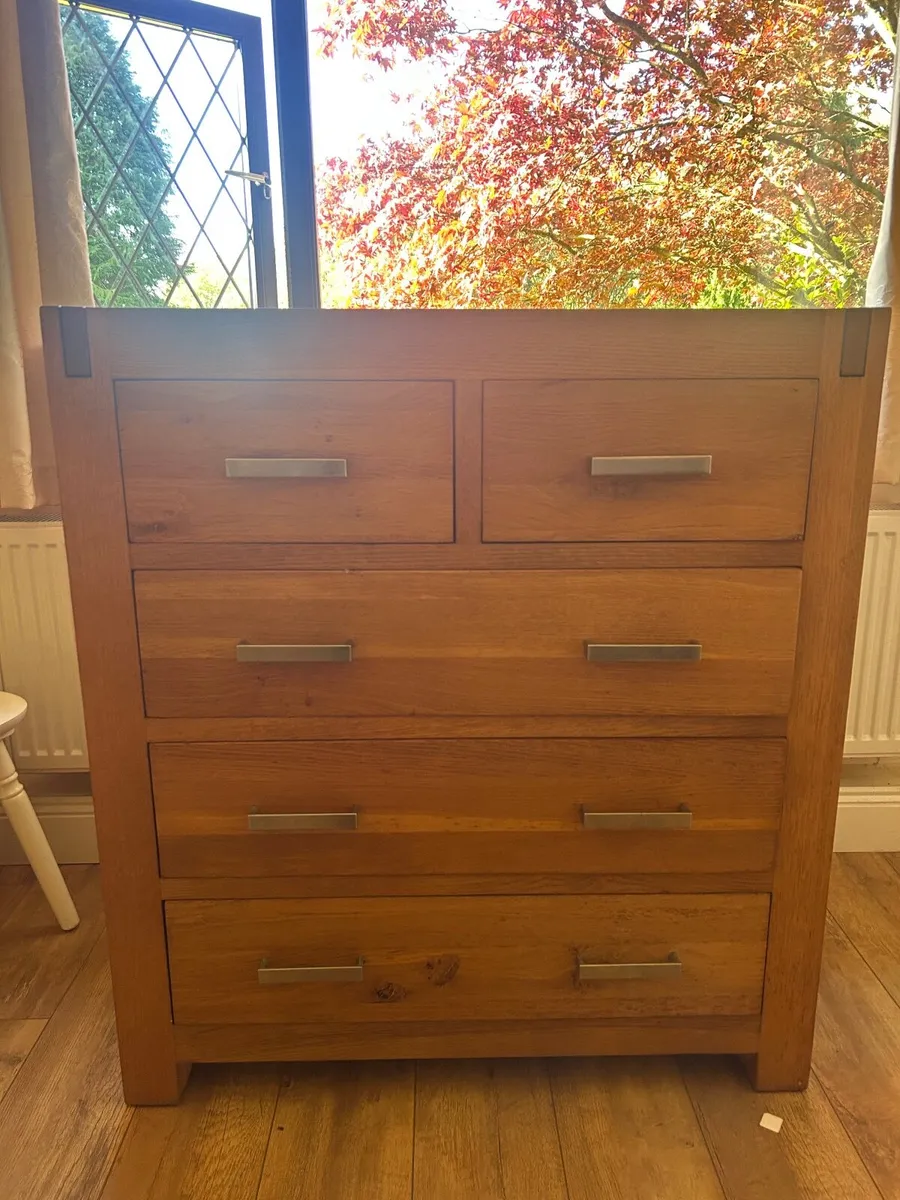 Solid Oak 5 drawer chest of drawers - Image 1