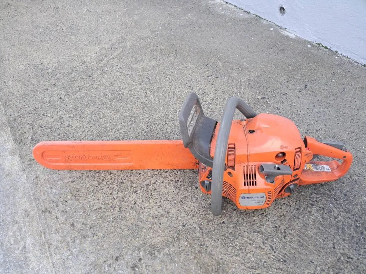 2 chainsaws - Image 2
