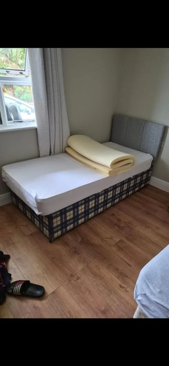 single beds - Image 1