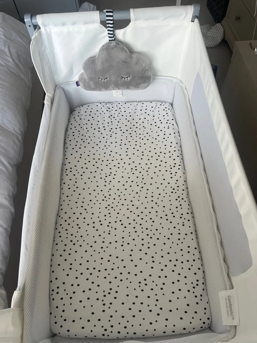 Snuzpod 4 bedside crib for sale - Image 4