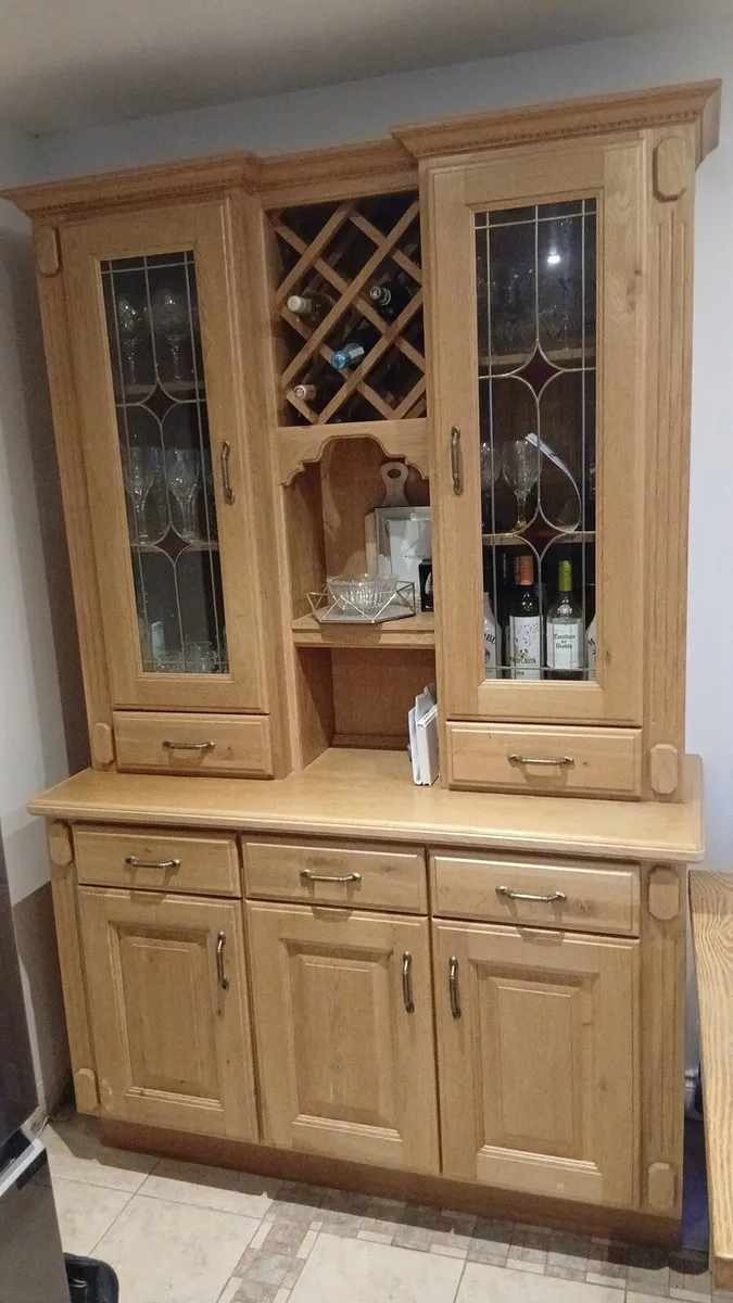 Kitchen cabinet