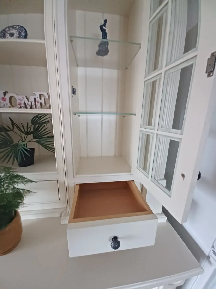 Dresser - Image 4