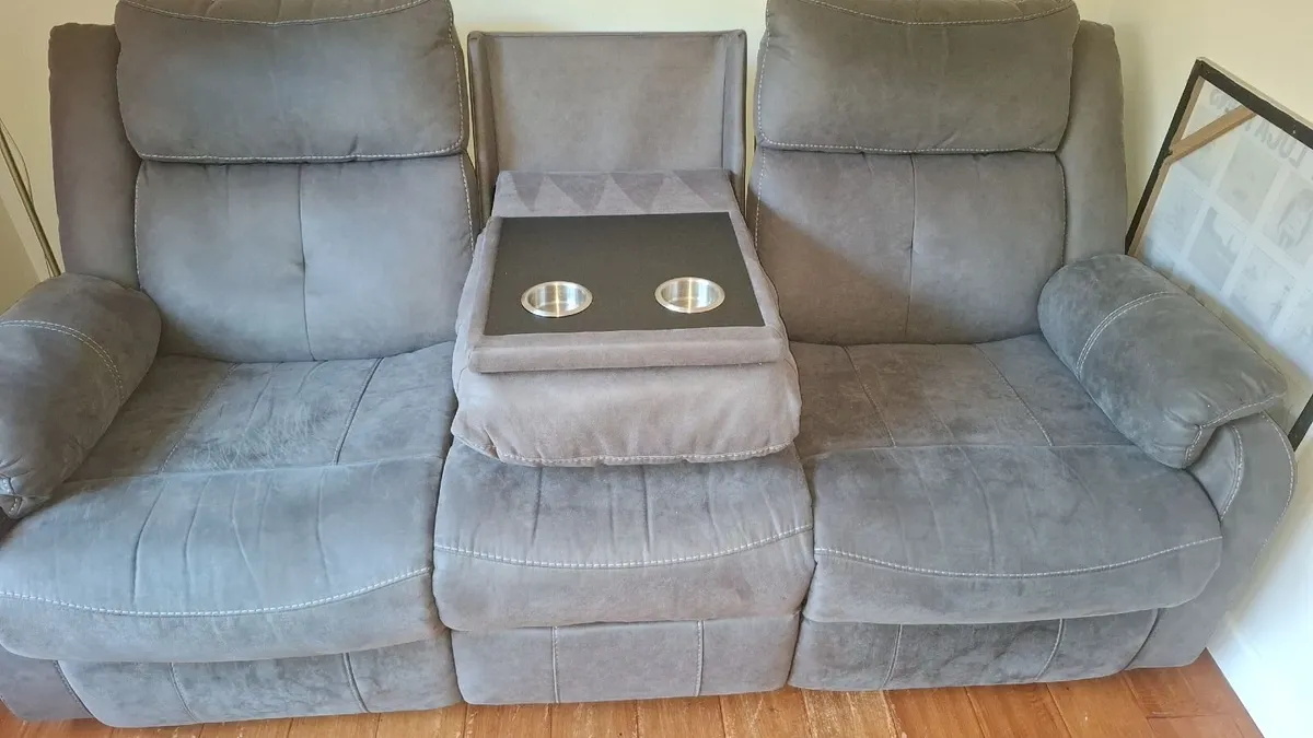 Recliner couch - Image 3