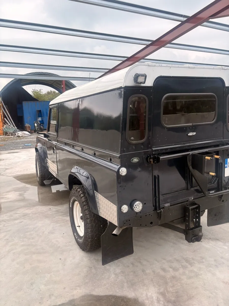 Land Rover defender - Image 1