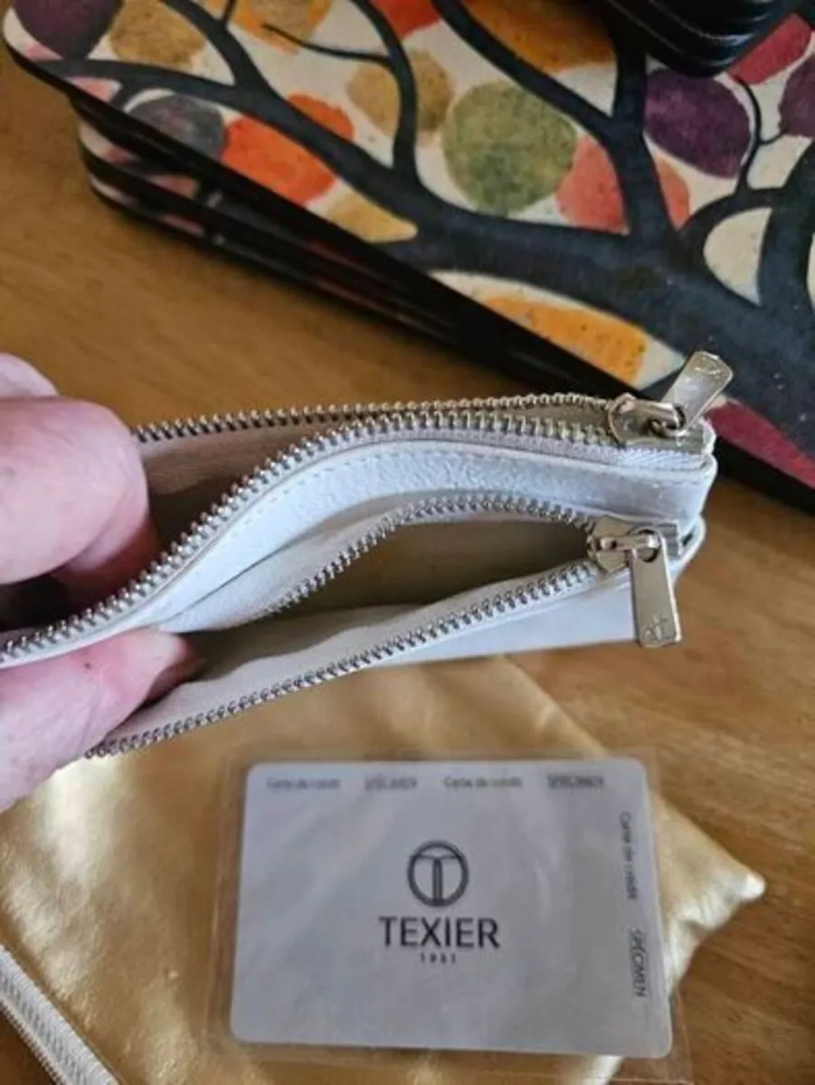 Textier White Patent Leather Coin Purse - Image 2