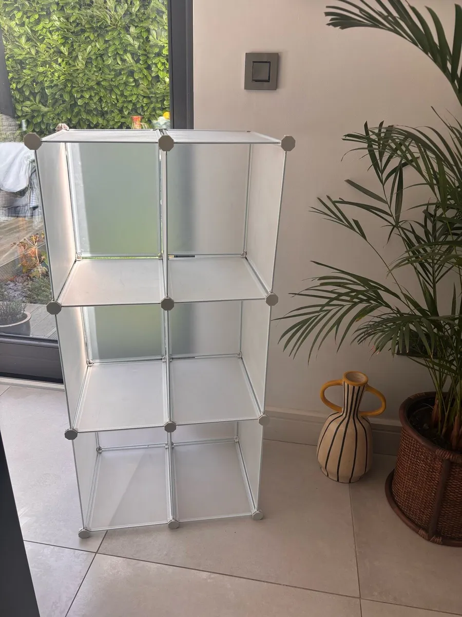 Shelf unit plastic FREE TO TAKEAWAY