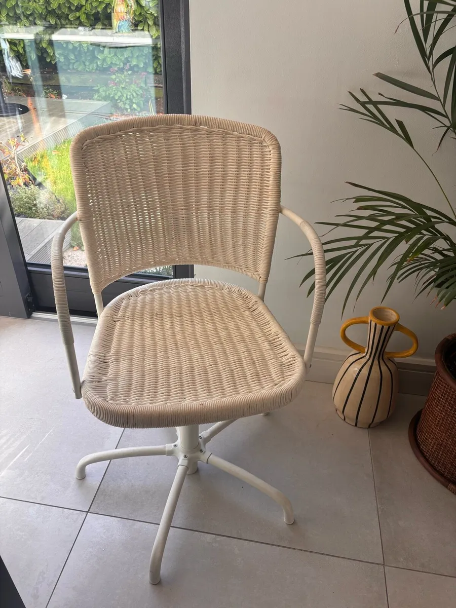 Swivel chair FREE TO TAKEAWAY - Image 3