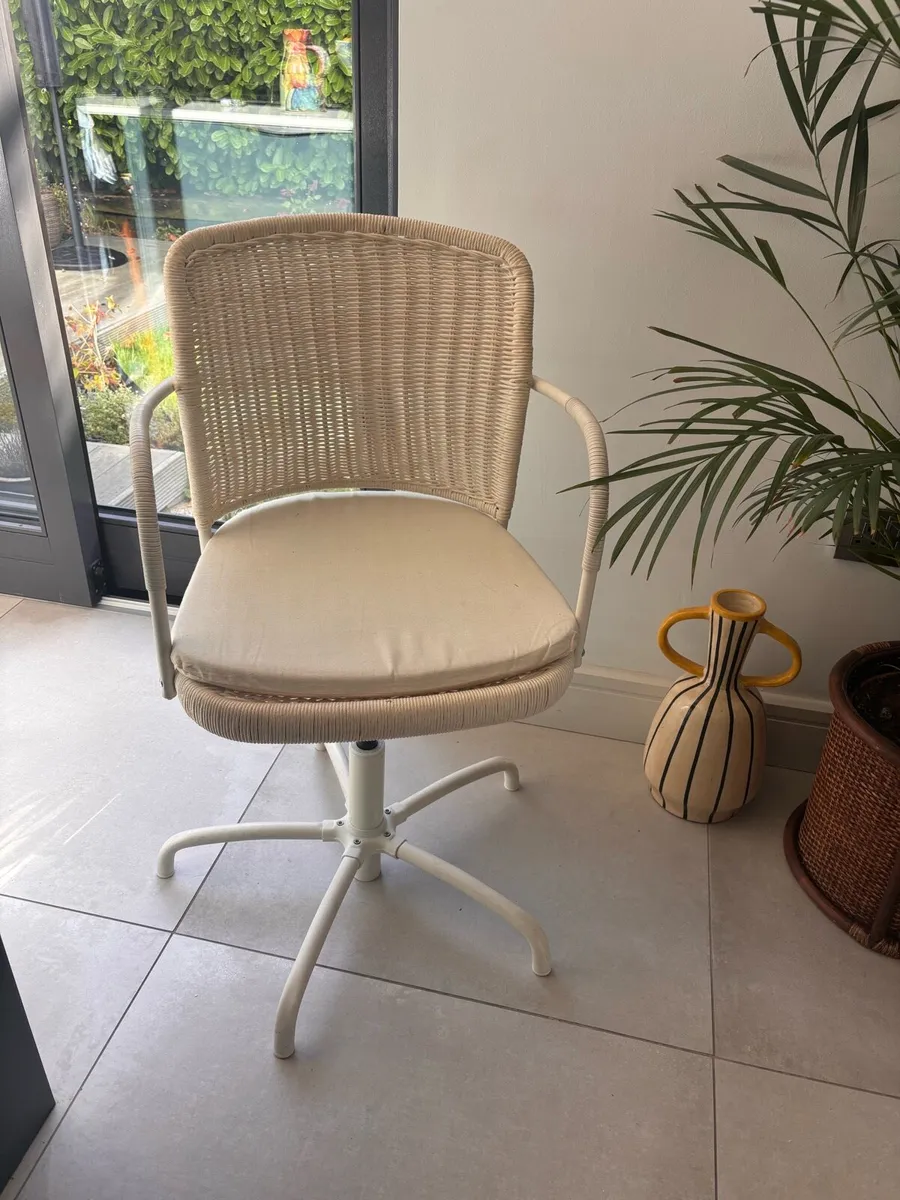 Swivel chair FREE TO TAKEAWAY - Image 1