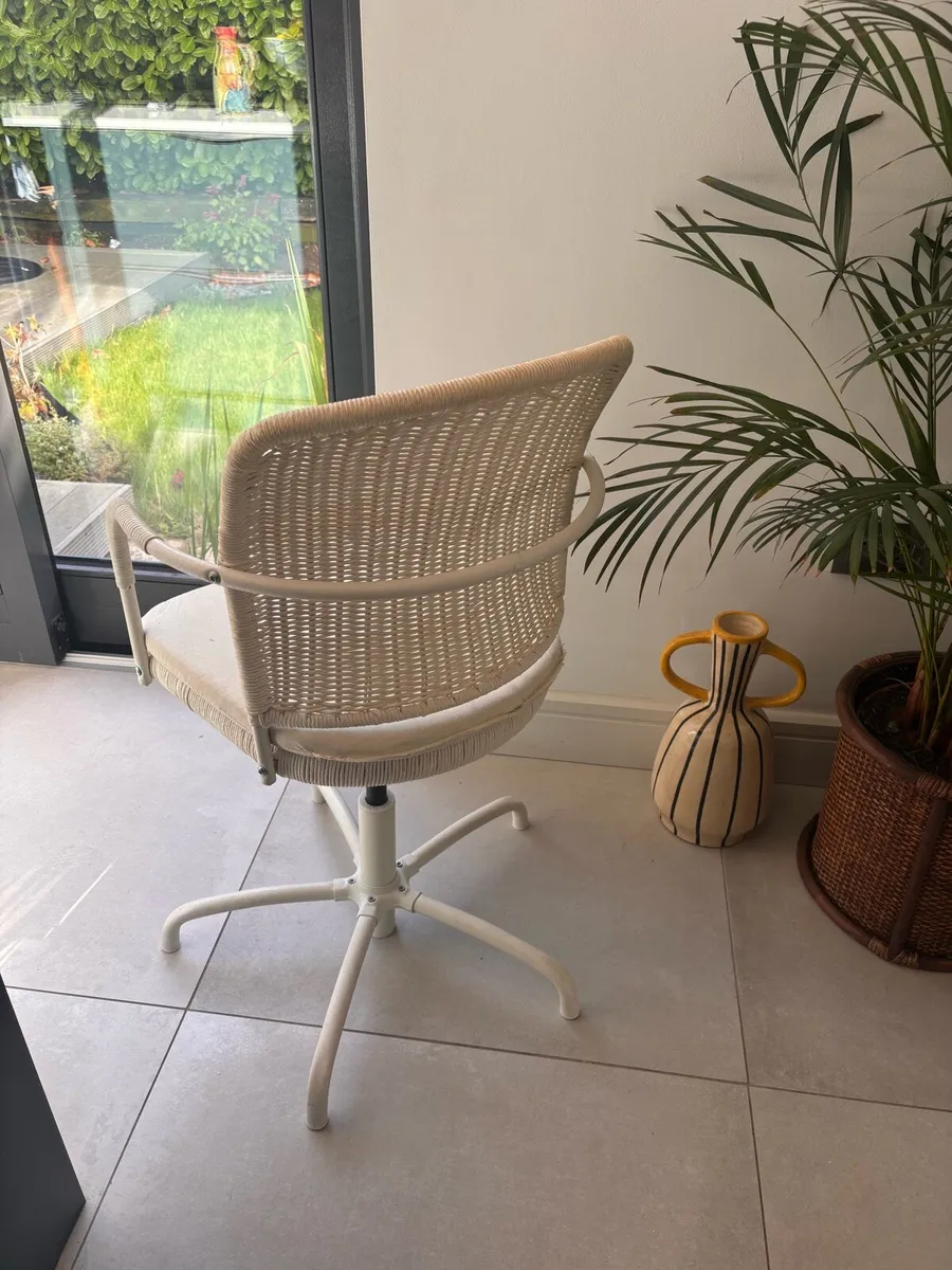 Swivel chair FREE TO TAKEAWAY - Image 2