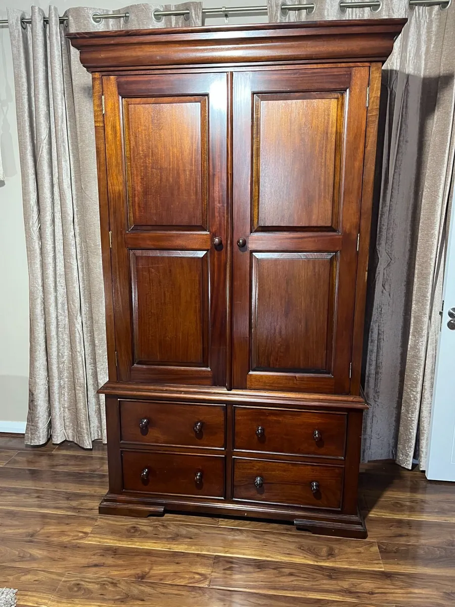 SOLID Mahogany 2 Door Wardrobe € 150 - Image 1