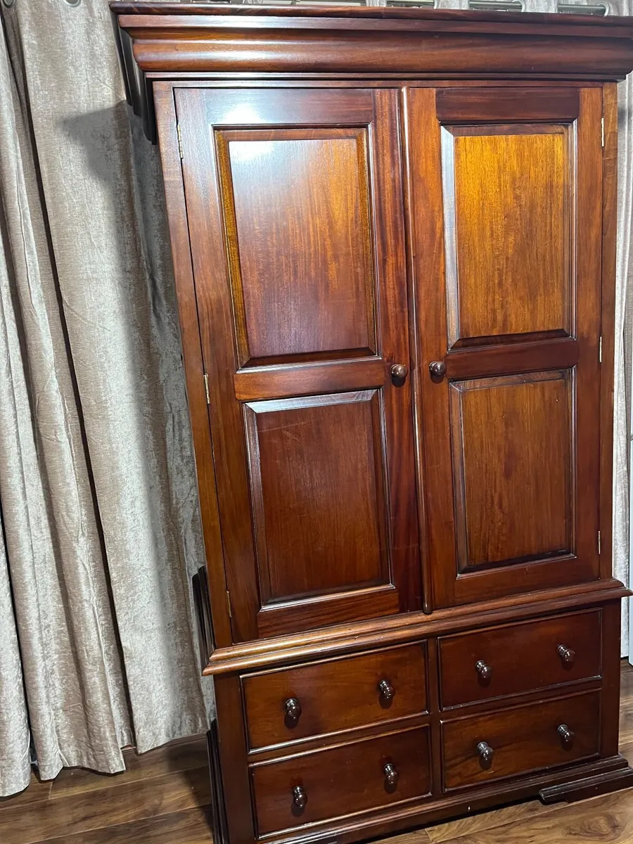 SOLID Mahogany 2 Door Wardrobe € 150 - Image 2