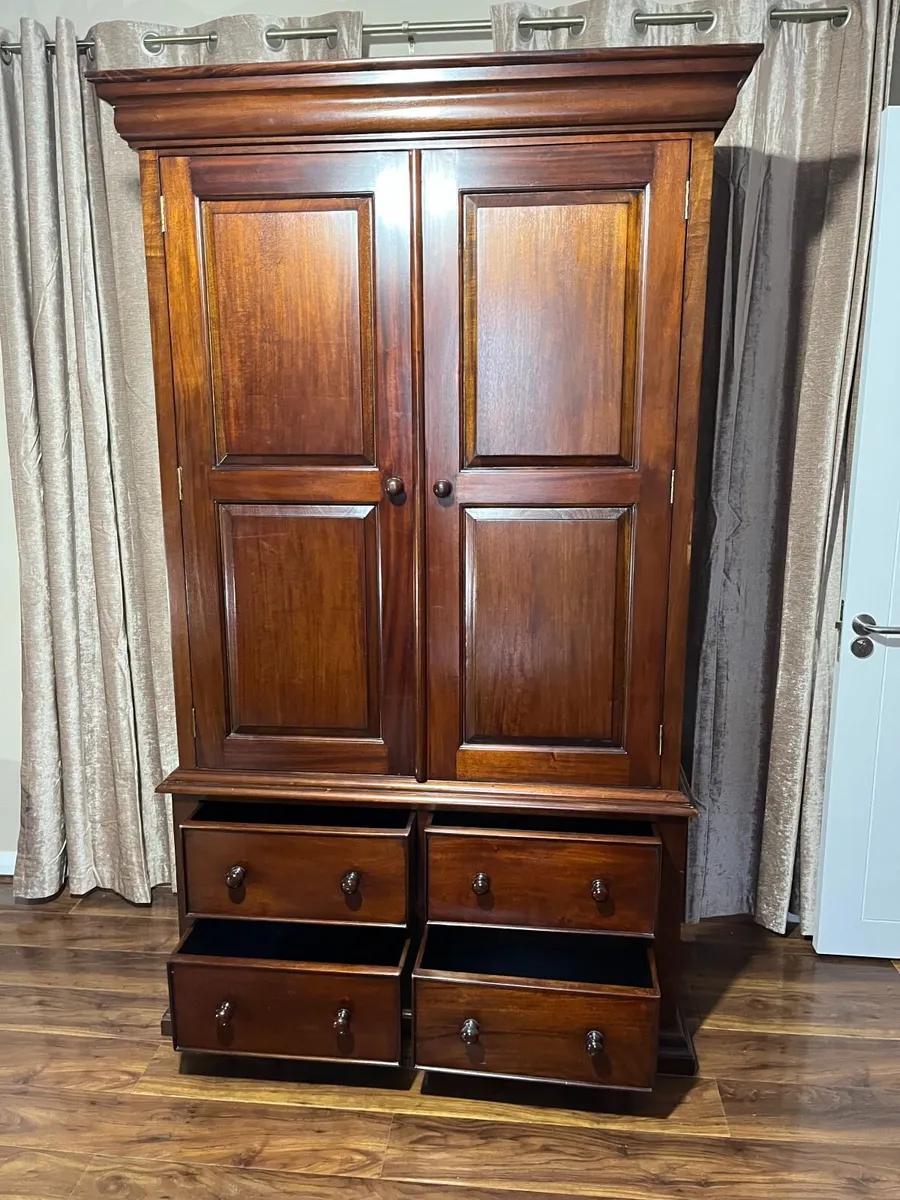 SOLID Mahogany 2 Door Wardrobe € 150 - Image 3