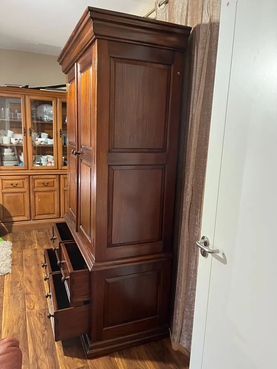 SOLID Mahogany 2 Door Wardrobe € 150 - Image 4