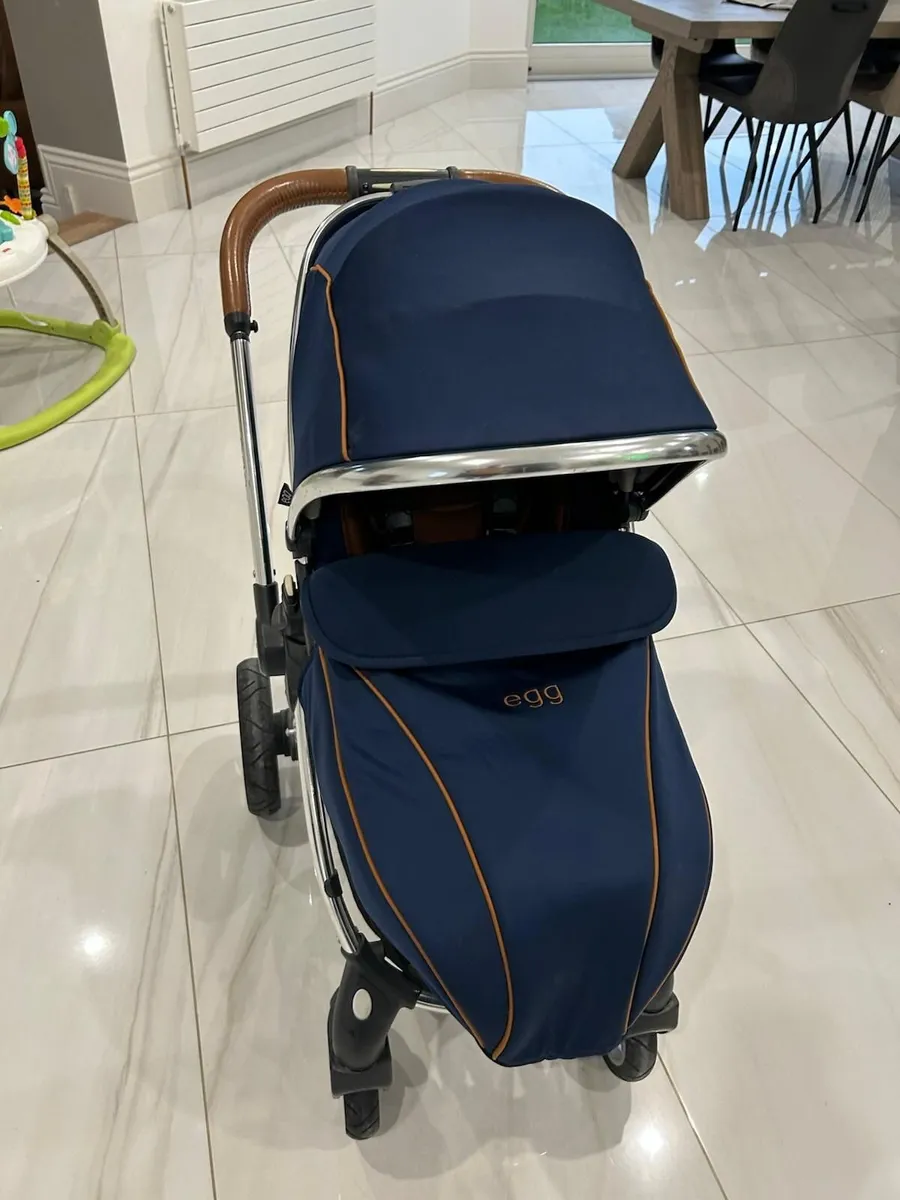 Egg Navy egg carrycot and also Converts to a tande - Image 2