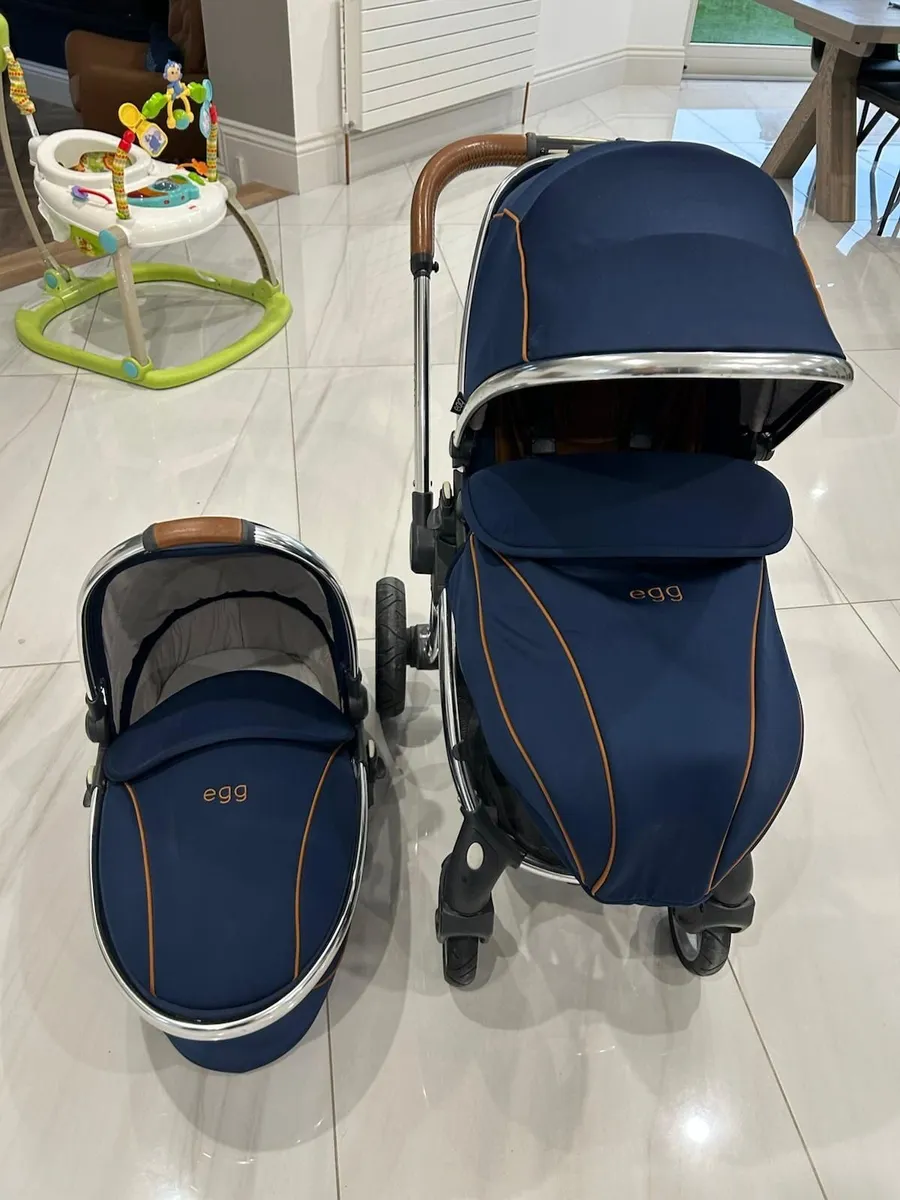 Egg Navy egg carrycot and also Converts to a tande - Image 3
