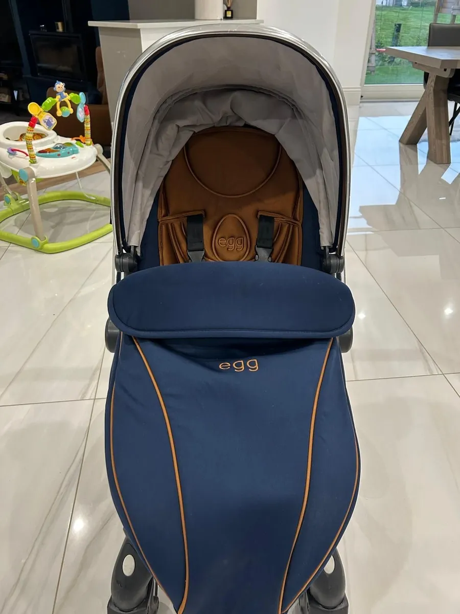 Egg Navy egg carrycot and also Converts to a tande - Image 4