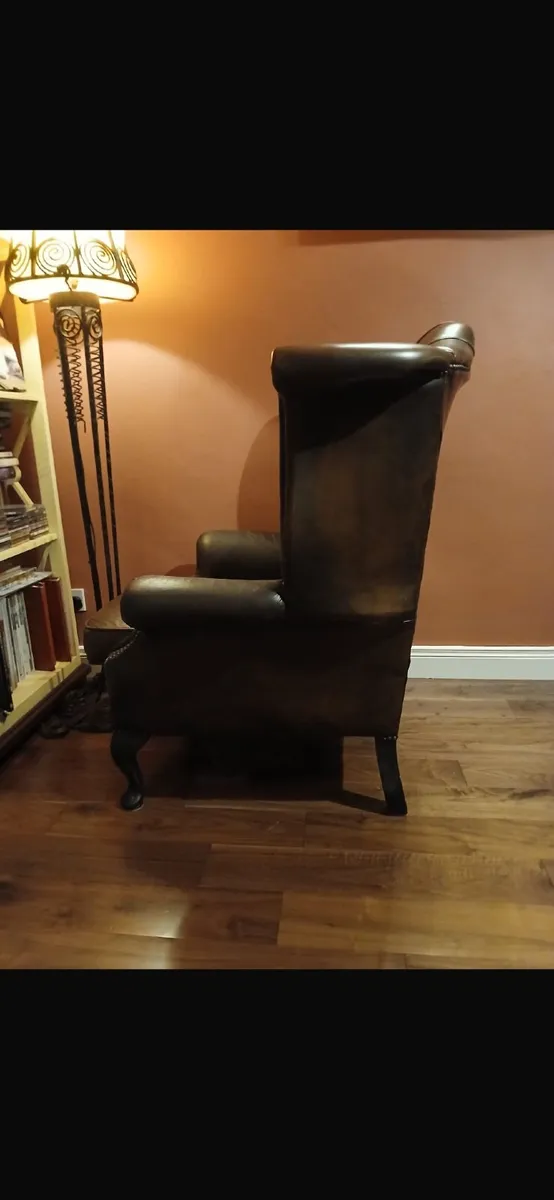 Queen Ann chesterfield Chair - Image 1