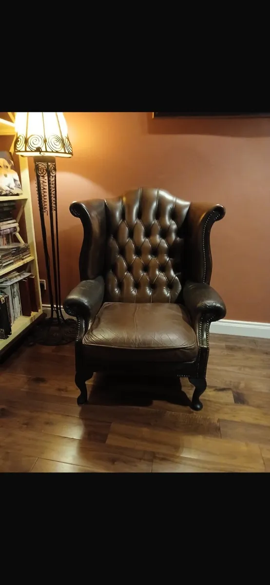 Queen Ann chesterfield Chair - Image 2