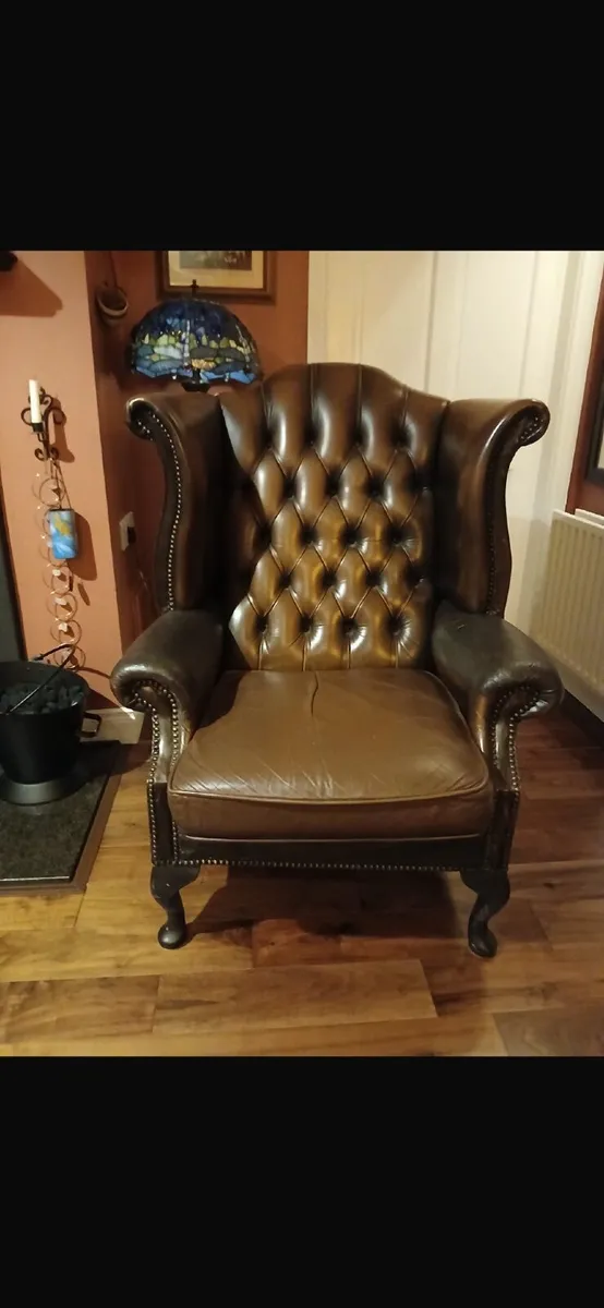 Queen Ann chesterfield Chair - Image 4