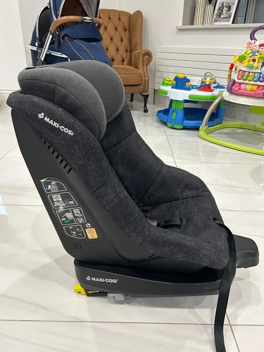 Car seats - Image 1
