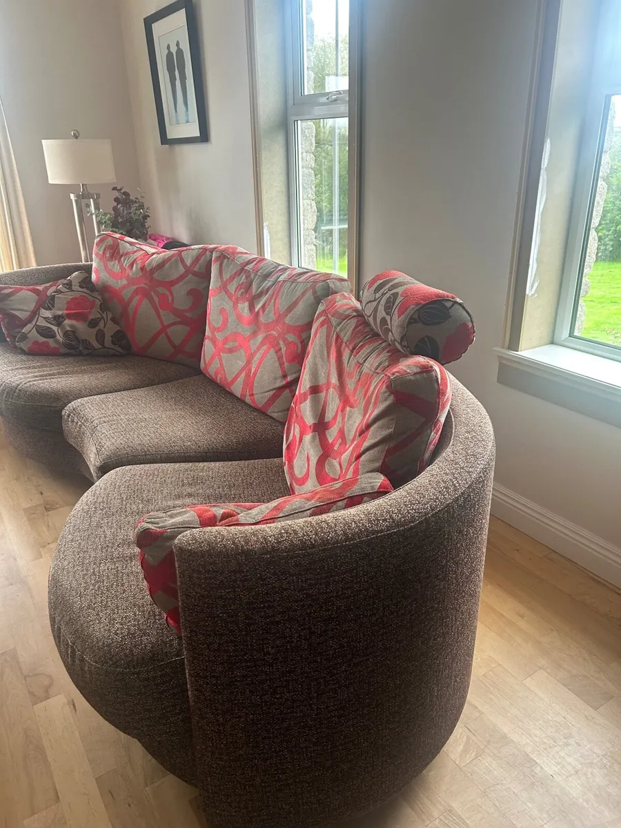 Fama couch and two armchairs - Image 3