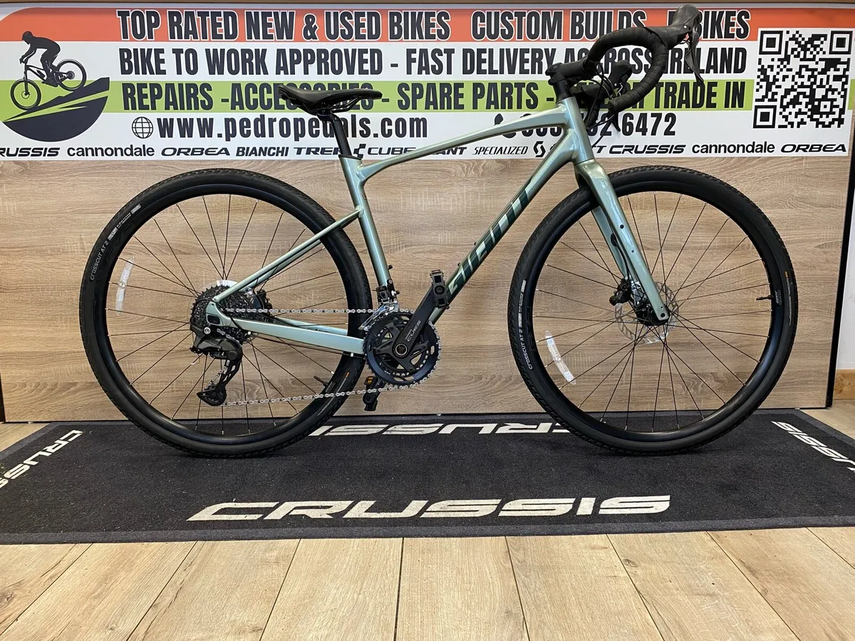 Giant revolt 1 (like new) gravel bike - Image 1