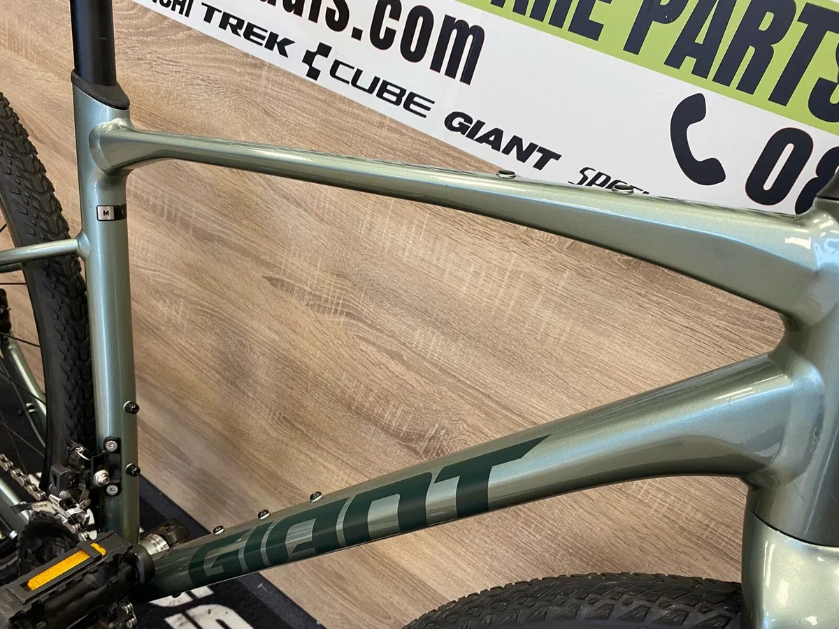 Giant revolt 1 (like new) gravel bike - Image 3