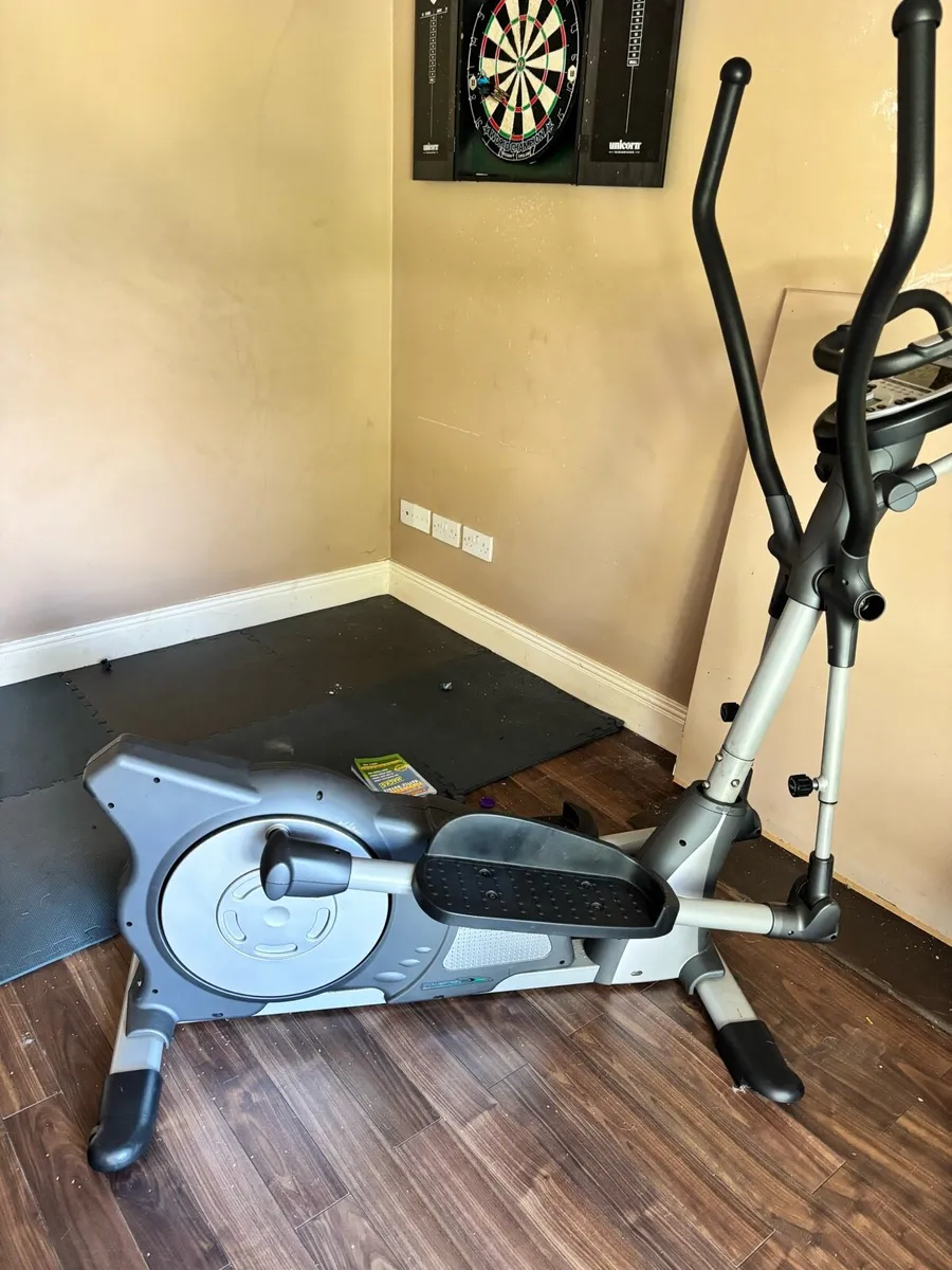 Cross trainer - Image 1