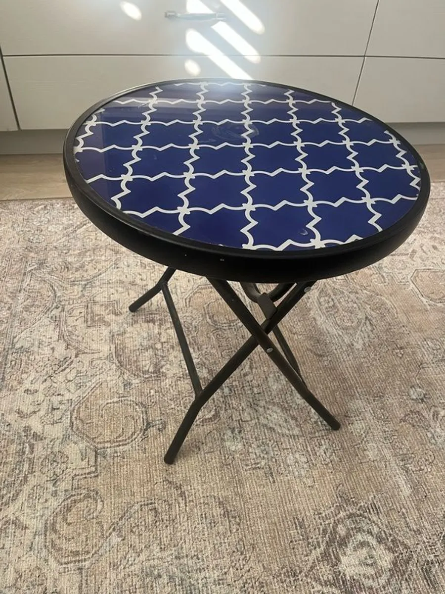 Metal round foldable table - Image 1