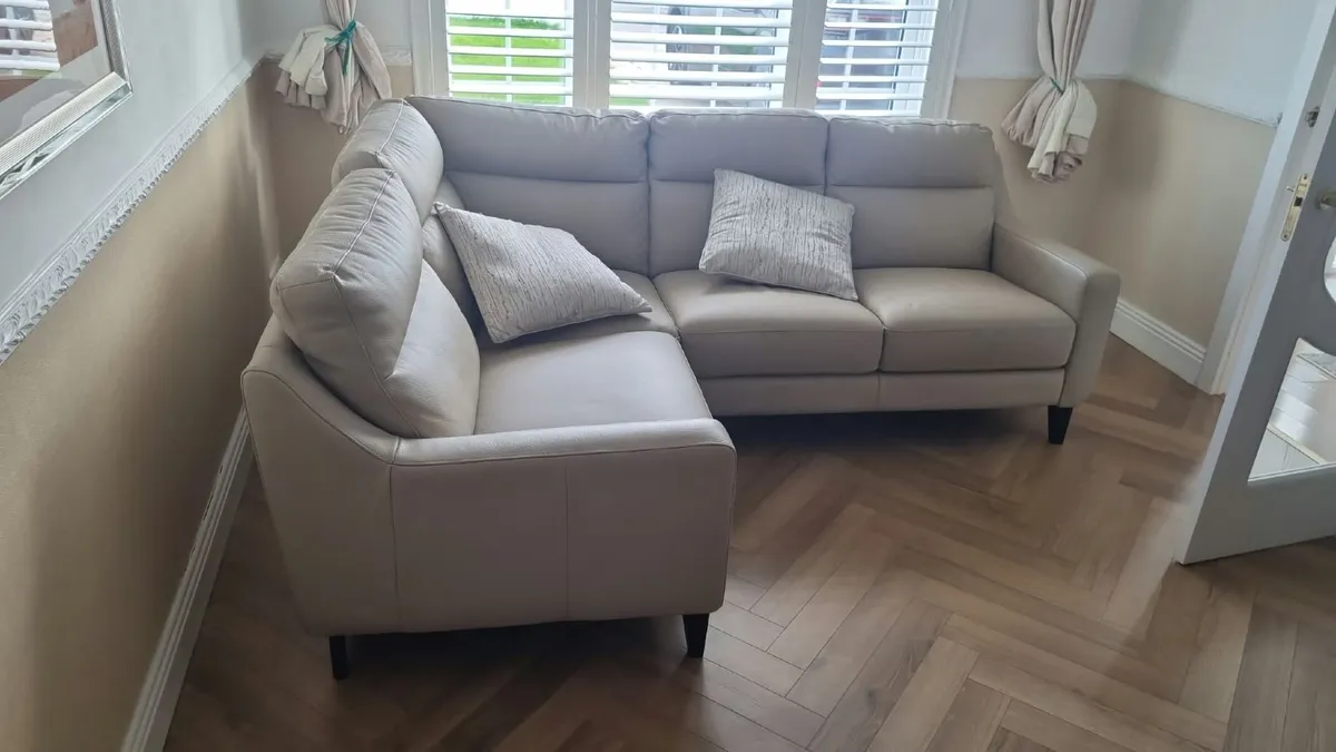 Cream leather corner sofa - Image 1