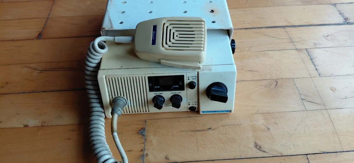marine radio - Image 1