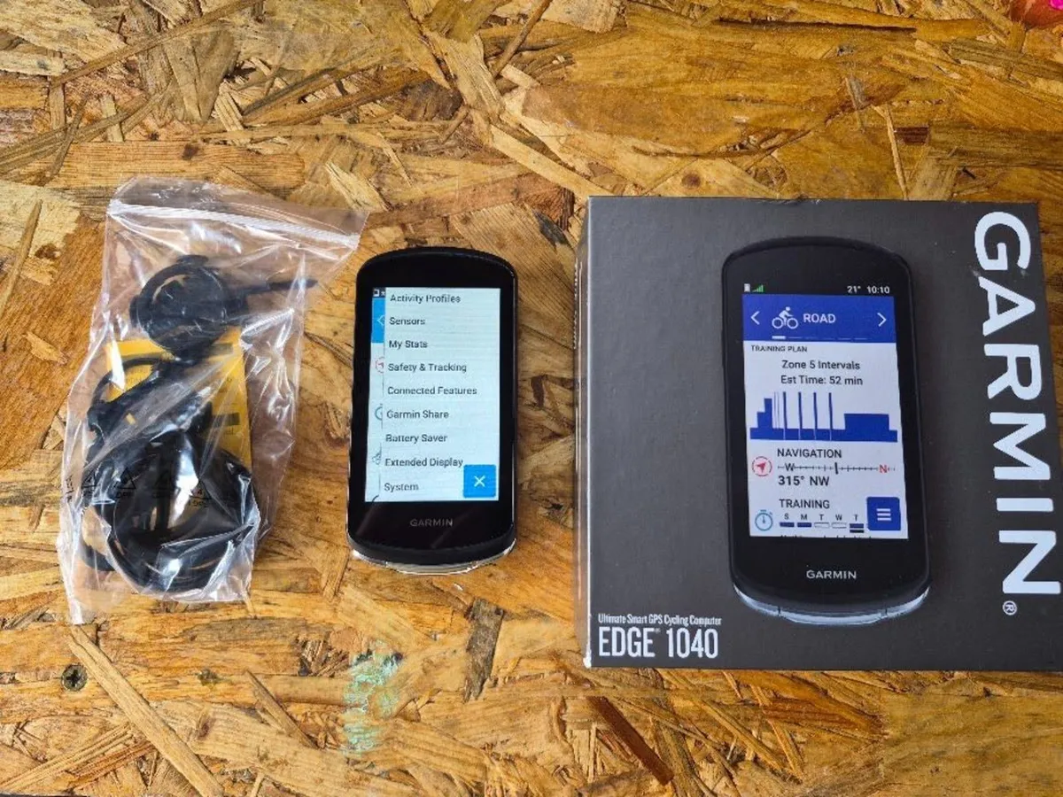 Garmin Edge 1040 Cycling Computer - Image 1