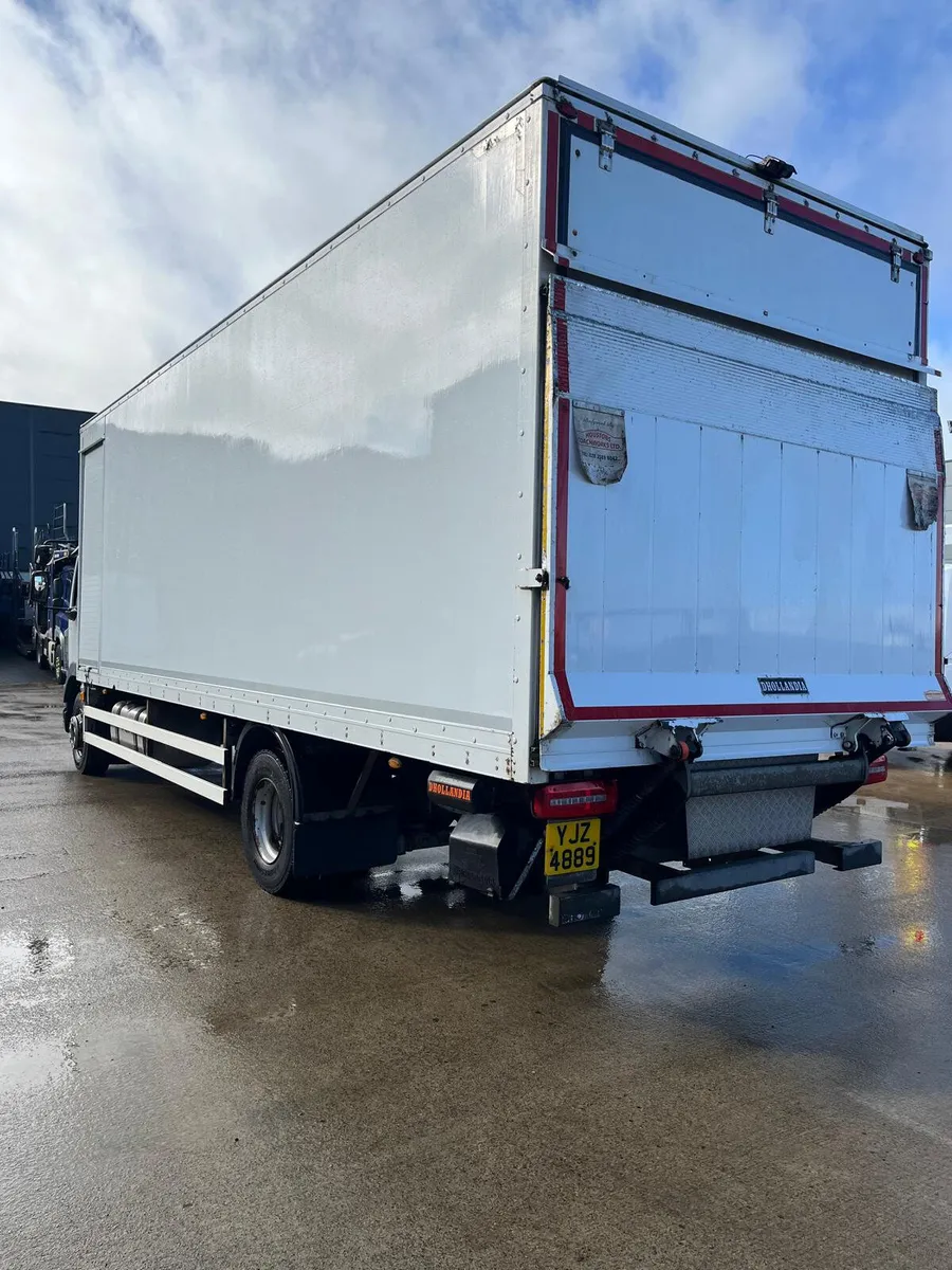 May 2016 DAF LF 55 250 16T Box On Air - Image 3