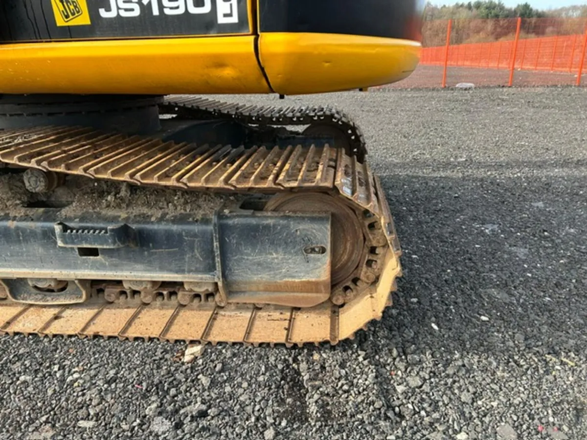 JCB JS190LC - Image 4