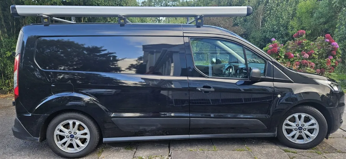 PAY NO VAT—2021 low km Transit Connect LWB - Image 3