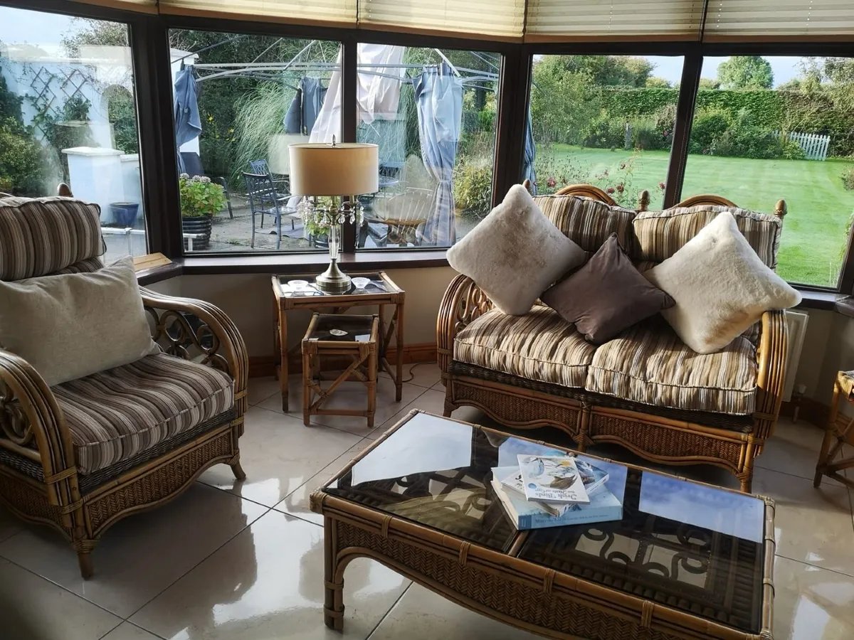 Wicker suite of furniture - Image 2