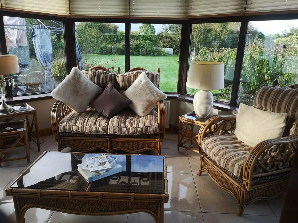 Wicker suite of furniture - Image 3