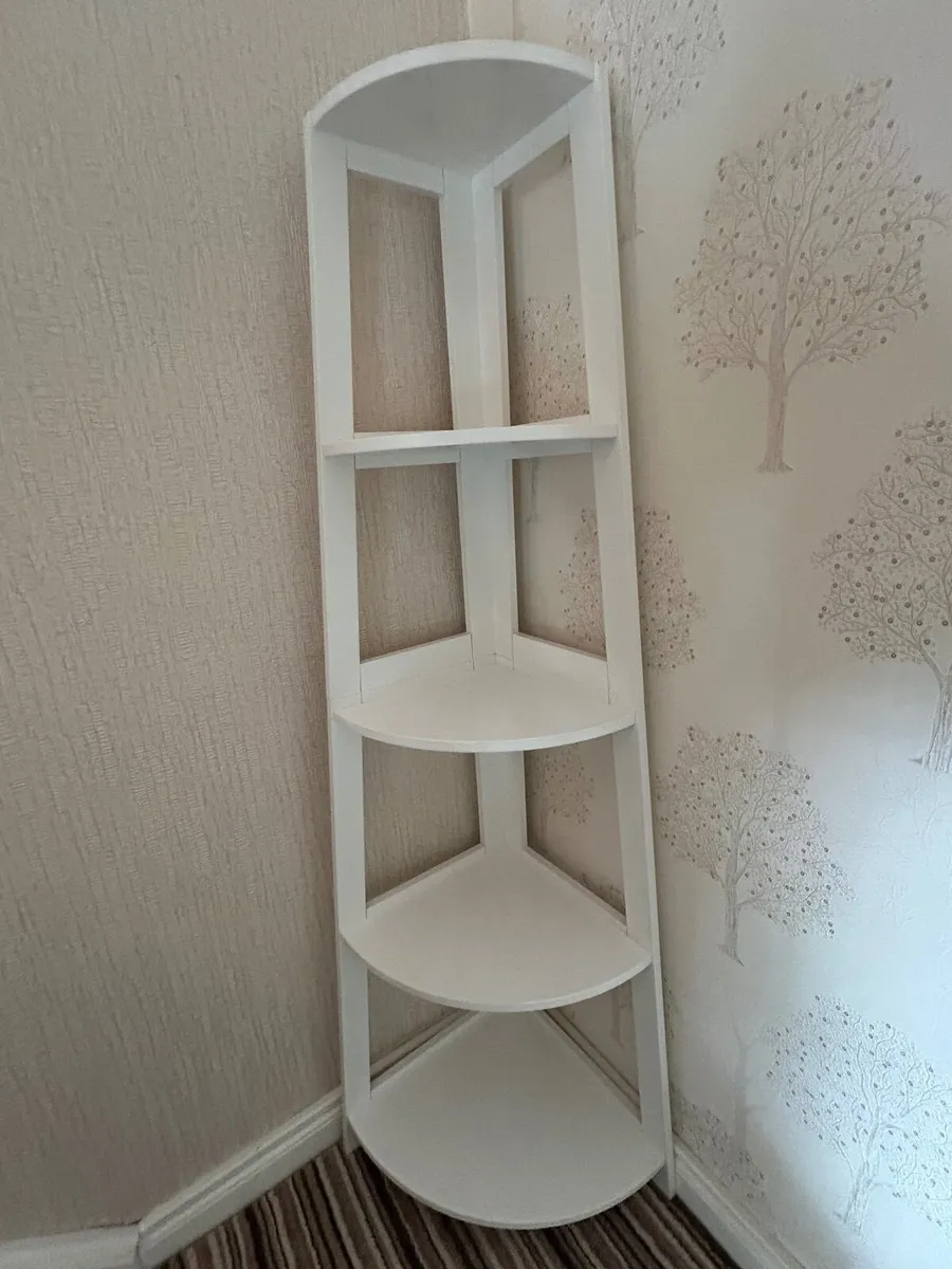 Corner ladder shelves - Image 1