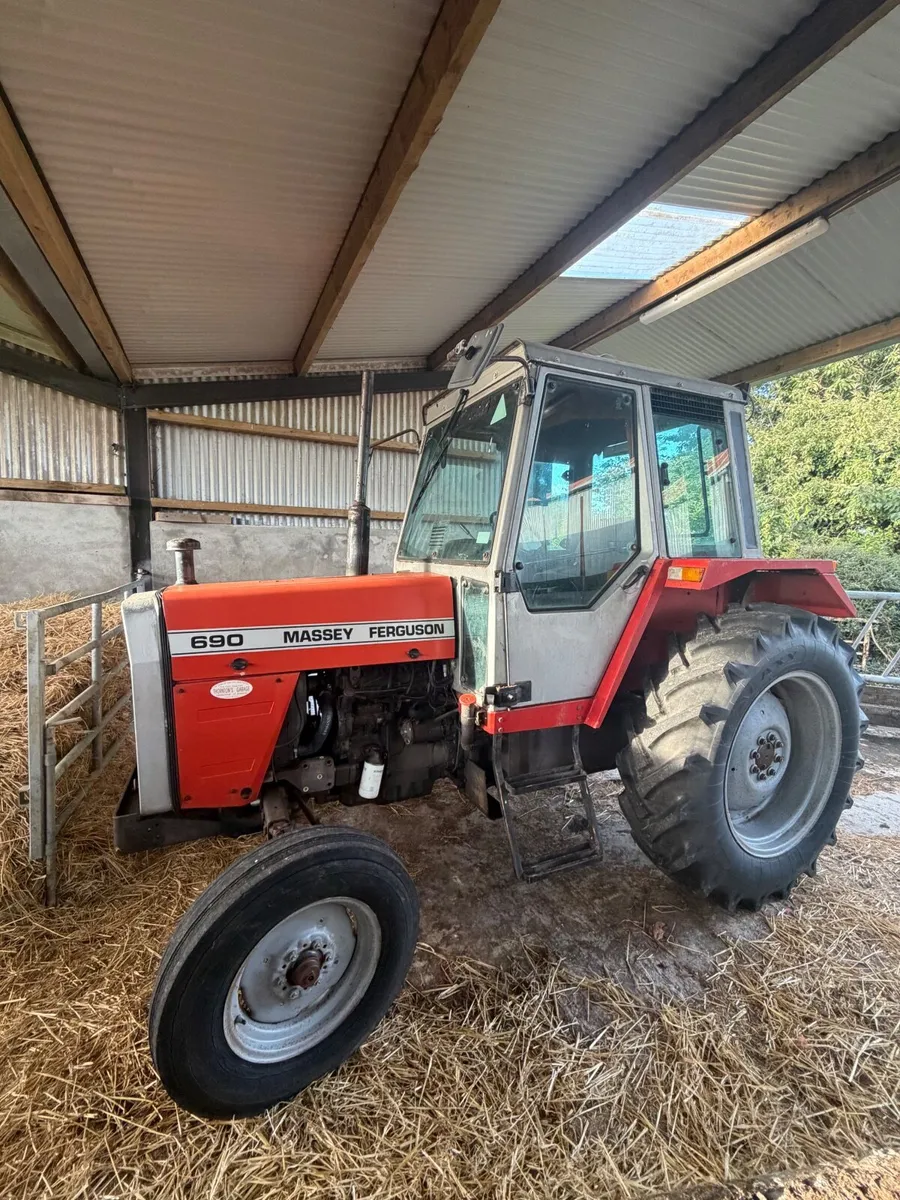 Massey Ferguson 690 - Image 1