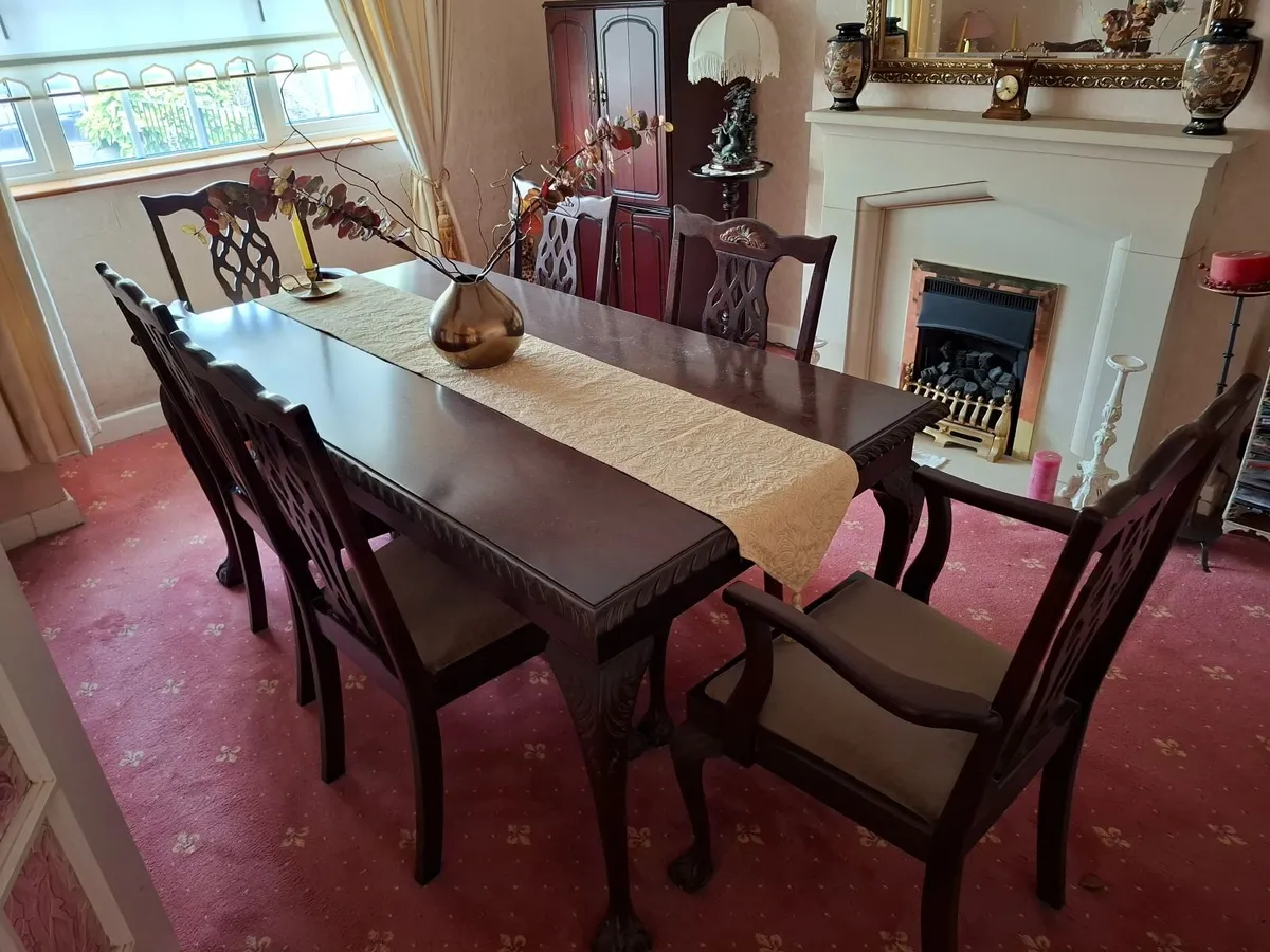 Dining Room Table & Chairs - Image 1